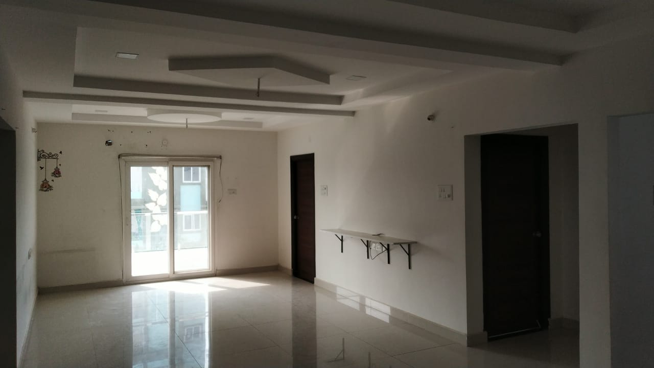 3 BHK Flat For sale in Ma