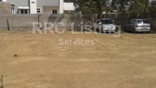 Open plot for sale in Kom