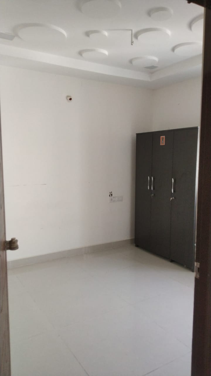 4 BHK FLAT FOR 