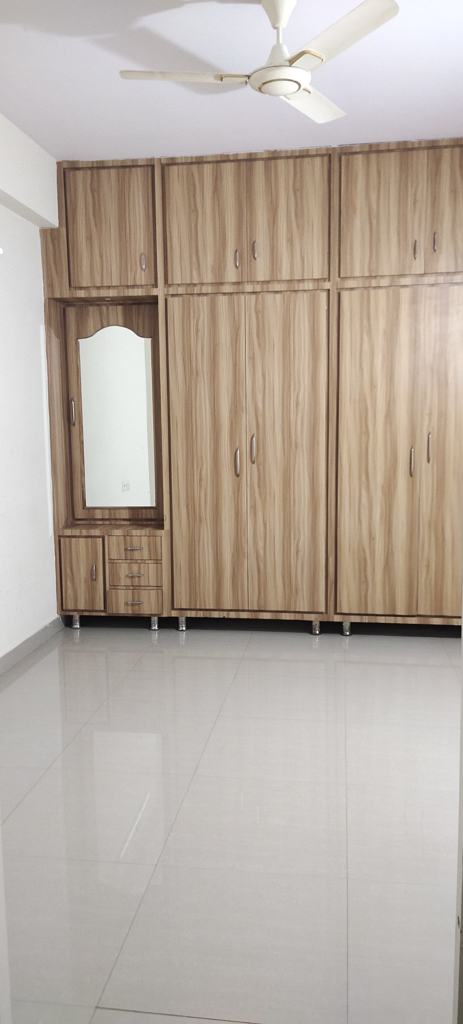 2 BHK Flat for sale in Me